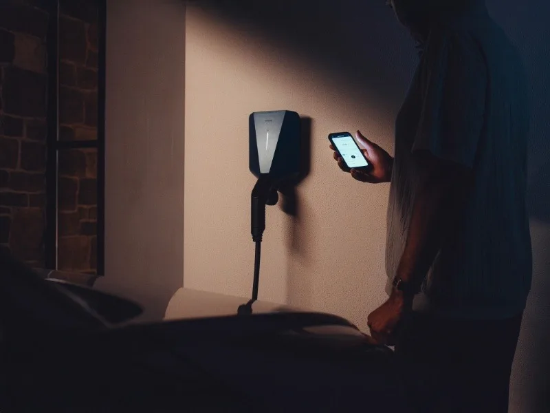 Easee Charge Up Laddbox